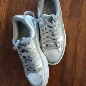 Nice Silver Puma's
